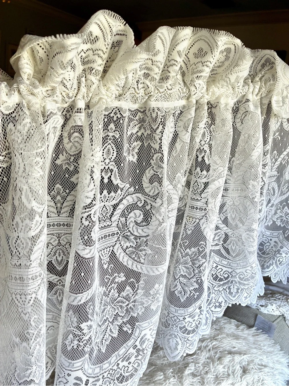 Vintage White Floral Lace window valance Curtain 62” w x 19” L Victorian style